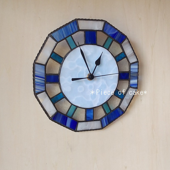 ステンドグラスの掛け時計＜ブルー＞ (CL03A)＜壁掛け時計(スイープタイプ）　12角形　ホワイト＞ 2枚目の画像