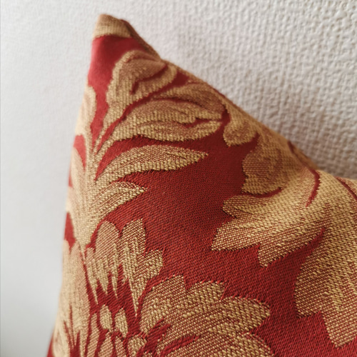 おしゃれな大柄の花模様 赤 クッションカバー 40×25㎝ ファスナー付