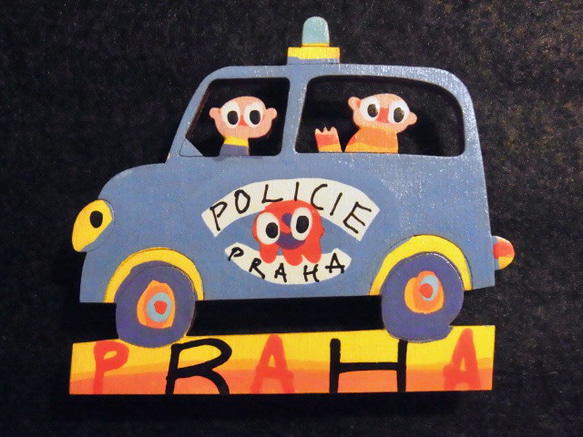 OTTA 手描きイラスト 木製マグネット チェコ パトカー ポリス プラハ カレル橋 1枚目の画像