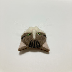 羊毛フェルト 猫ブローチ キジトラ白 4枚目の画像