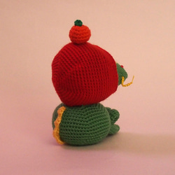 【干支の龍くん、鏡餅なのに体育座りが悩ましい】あみぐるみ インテリア雑貨 プレゼント 6枚目の画像