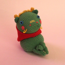 【干支の龍くん、鏡餅なのに体育座りが悩ましい】あみぐるみ インテリア雑貨 プレゼント 11枚目の画像