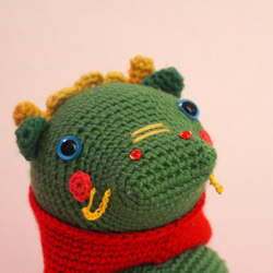 【干支の龍くん、鏡餅なのに体育座りが悩ましい】あみぐるみ インテリア雑貨 プレゼント 13枚目の画像