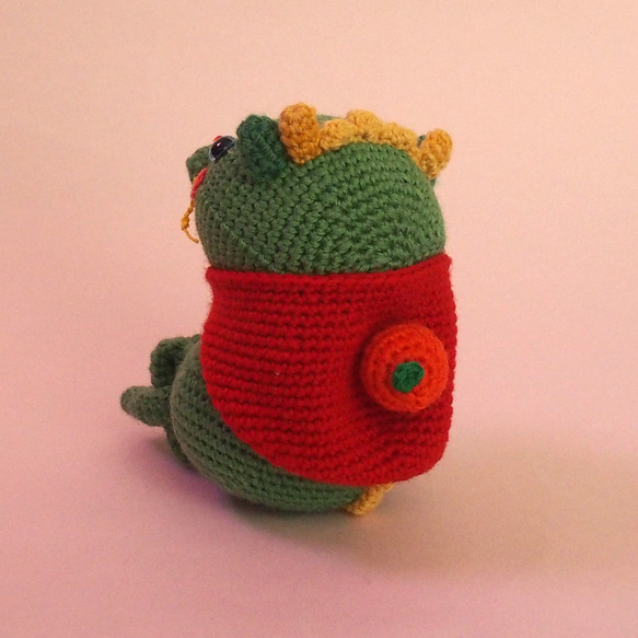 【干支の龍くん、鏡餅なのに体育座りが悩ましい】あみぐるみ インテリア雑貨 プレゼント 9枚目の画像