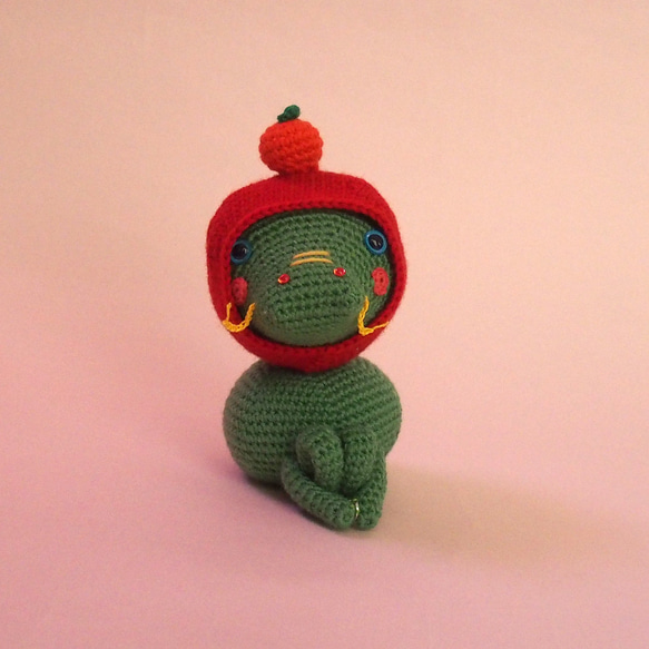 【干支の龍くん、鏡餅なのに体育座りが悩ましい】あみぐるみ インテリア雑貨 プレゼント 3枚目の画像