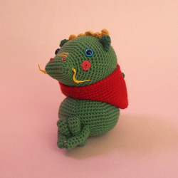 【干支の龍くん、鏡餅なのに体育座りが悩ましい】あみぐるみ インテリア雑貨 プレゼント 8枚目の画像