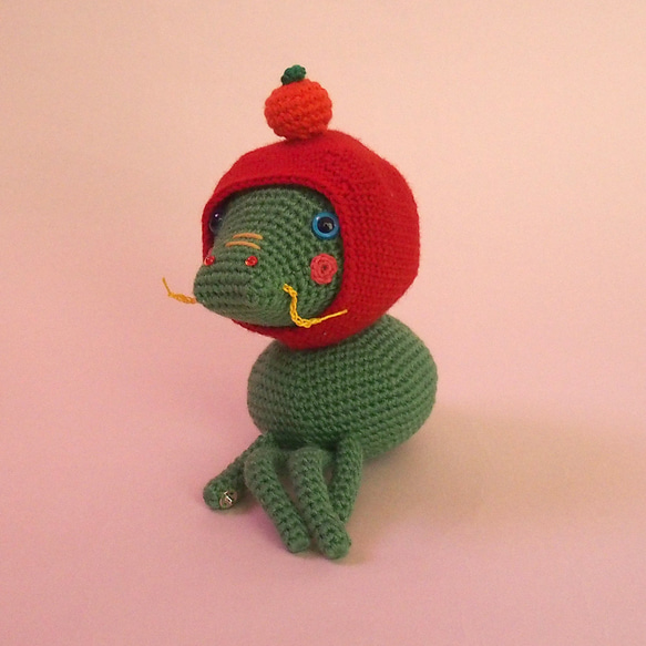 【干支の龍くん、鏡餅なのに体育座りが悩ましい】あみぐるみ インテリア雑貨 プレゼント 7枚目の画像