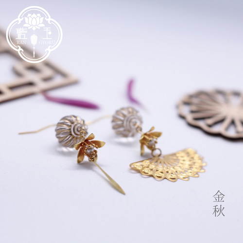 中華風ピアス・イヤリング】金秋/ランタンとお花と扇の