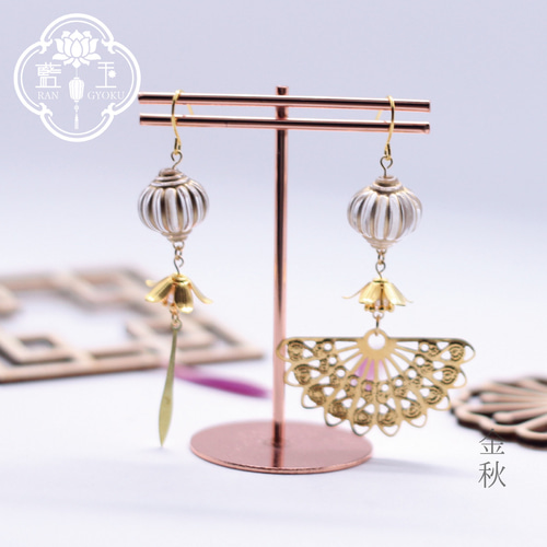 中華風ピアス・イヤリング】金秋/ランタンとお花と扇の