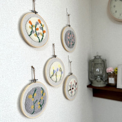 もこもこ壁飾り　北欧柄　刺繍タペストリー【レモン色花】 3枚目の画像