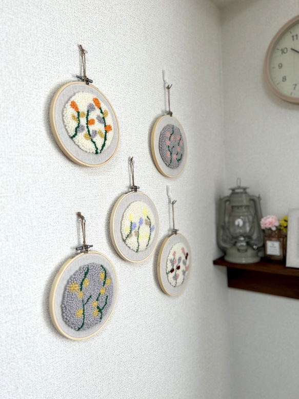 もこもこ壁飾り　北欧柄　刺繍タペストリー【レモン色花】 3枚目の画像