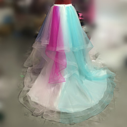 豪華！彩色彩虹罩裙罩衫適合婚紗禮服可供訂購 第3張的照片