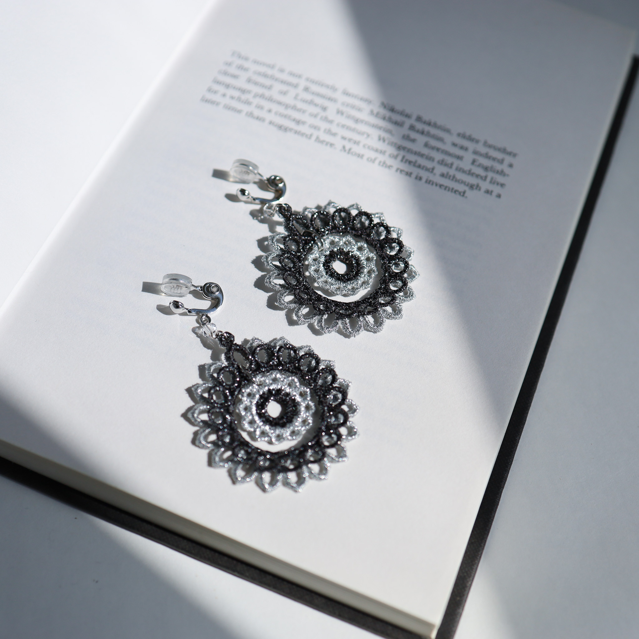 sparkling 刺繍イヤリング【ゴールド・シルバー】