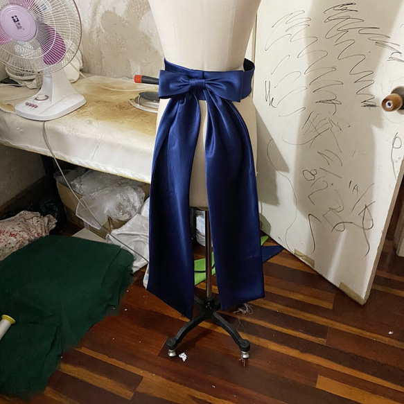 婚紗配件緞面腰帶絲帶海軍藍拖尾彩色禮服有多種顏色可供選擇 第1張的照片