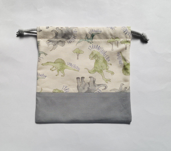 20×20  巾着  給食袋　手描き風タッチの恐竜　ダークグレー 3枚目の画像