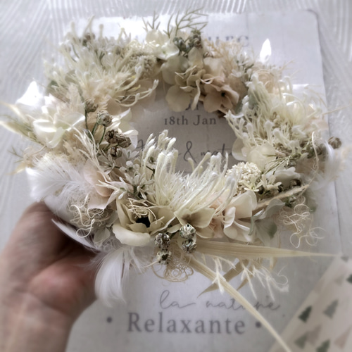 羽根付き白いふわふわリース/アーティフィシャルフラワーリース