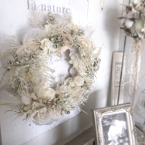 羽根付き白いふわふわリース/アーティフィシャルフラワーリース