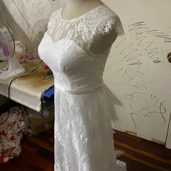 優雅婚紗米白色植物圖案全蕾絲迷你拖尾修長線條派對後 第4張的照片