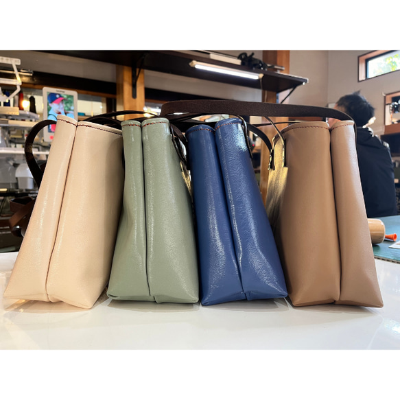 【刺繍デザイン】国産本革 牛革 レザーバッグ マチあり カラー５色 デザイン３種類 お祝いプレゼント　Polilavo 10枚目の画像