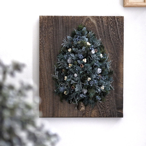 クリスマスツリー風人工植物アレンジメント ハンドクラフト クラフトパンチで作ったミニミニサイズのクリスマスツリーです