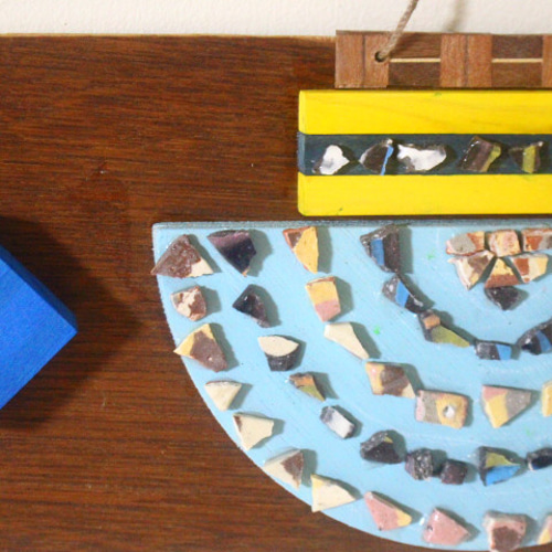 壁掛けアート＜陶片を使用してNO5＞送料無料。 壁掛けラック・ウォール