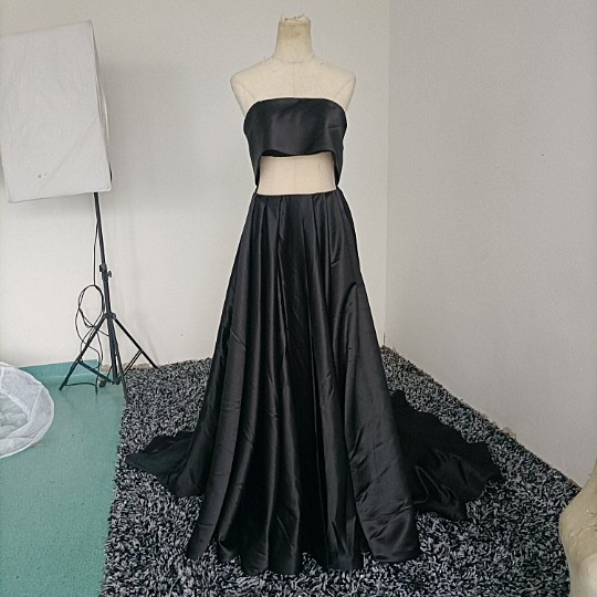 上品！パーティードレス 黒 ベアトップ プリンセスライン ロングドレス お呼ばれ/二次会/2次会/合コン