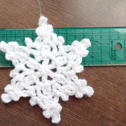 ＊雪の結晶＊かぎ針編みで編んだ真っ白スノーフレークのモチーフ編み(ラージサイズ) 10枚目の画像