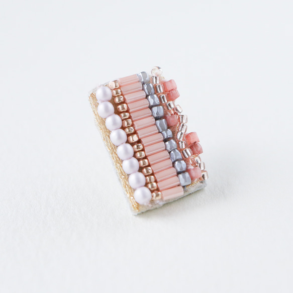 オートクチュール刺繍のピアス Rectangle-01／ Pink ※イヤリングに変更可 4枚目の画像