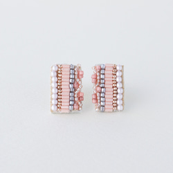 オートクチュール刺繍のピアス Rectangle-01／ Pink ※イヤリングに変更可 1枚目の画像
