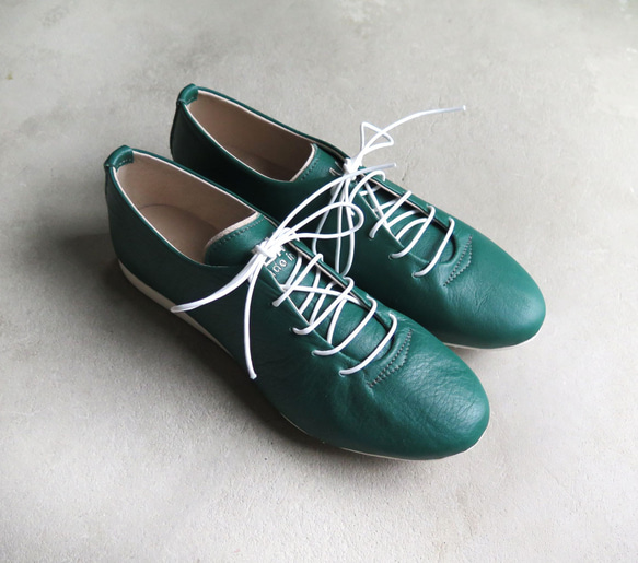 手工運動鞋包裹著一塊皮革/綠色 第4張的照片
