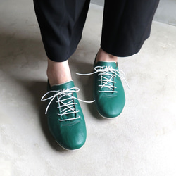 手工運動鞋包裹著一塊皮革/綠色 第3張的照片