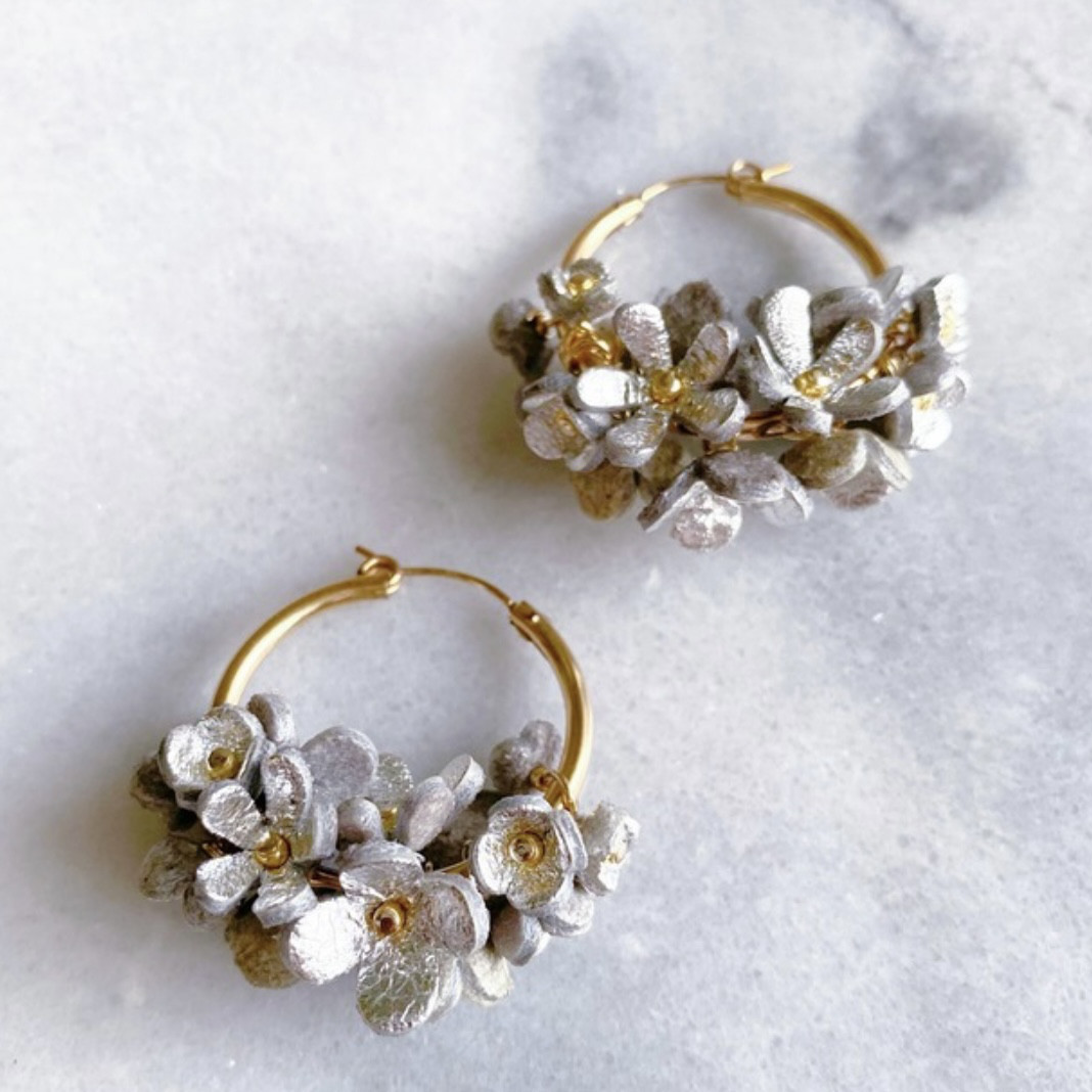 スウィングフラワー14kgfフープピアス30mm(シルバー）