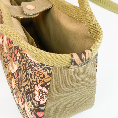 ウィリアム・モリス生地使用「いちご泥棒」 グラニーバッグ 緑