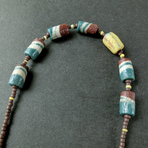 アフリカ再生ビーズとインドパシフィックビーズのネックレス