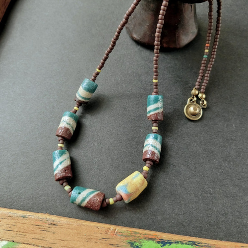 アフリカ再生ビーズとインドパシフィックビーズのネックレス