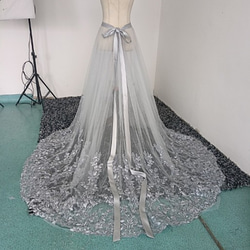 大人気上昇！ウエディングドレス チュールスカート 薄シルバー リーフ刺繍 華やかなトレーン 花嫁 1枚目の画像