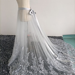 大人気上昇！ウエディングドレス チュールスカート 薄シルバー リーフ刺繍 華やかなトレーン 花嫁 3枚目の画像