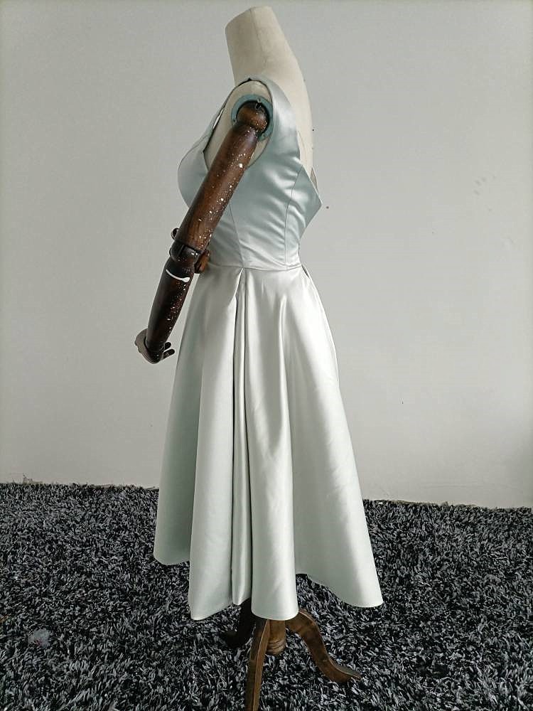 美品！パーティードレス ライトブルー 光沢サテン  ミディアムドレス エレガント シアーな美しさ 二次会