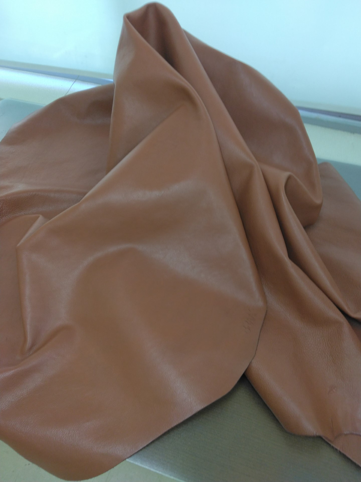 Mカーフ　自然シボの革　#13茶