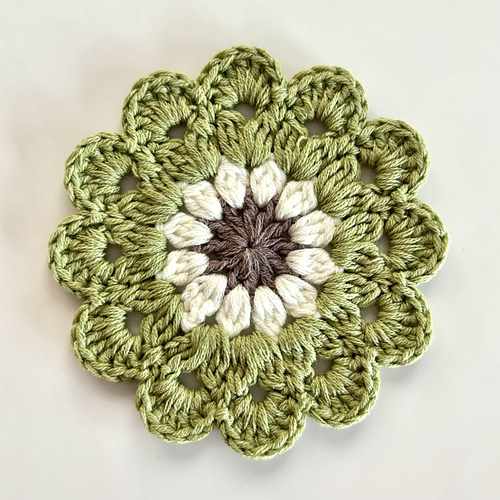 アンティークイギリス 楓/蔦の葉 オープンカットワーク プチドイリー コースター 人気】13.5cm*お花モチーフ* チェコビーズの縁取り レース編み
