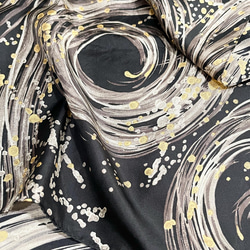 【受注生産】イタリア製ヴィンテージ生地の大判シルクスカーフ（BLACK）カレ / ショール　 5枚目の画像