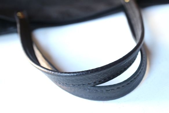 【一点物即納品】手縫いのトートバッグ ～国産シュリンクブラック×イタリアンキャメル〜 5枚目の画像