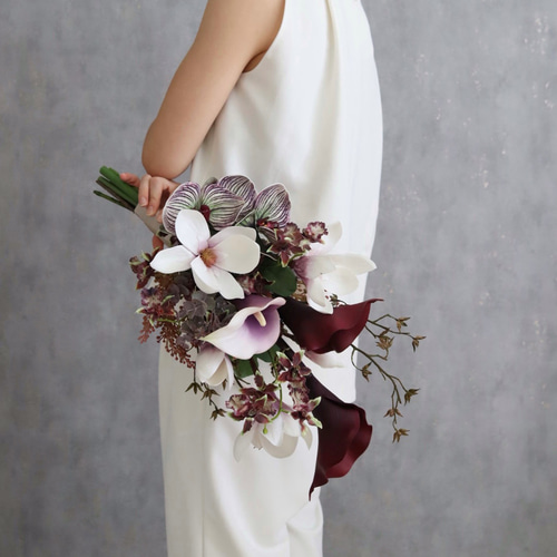 カラーとマグノリアの個性派アームブーケ＆ブートニア 完成品  
