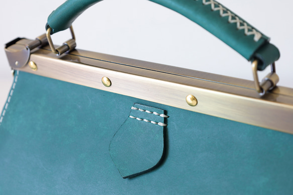 【切線派】本革 がま口バッグ 手作りのレザーショルダーバッグレディース 総手縫い 4枚目の画像