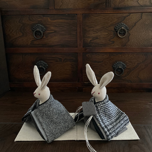 ウサギのひな人形 ハンドメイド伝統的な和服仕立て シックなお着物のうさぎ雛 (雛人形.お雛様.おひな様) ひな人形・雛飾り