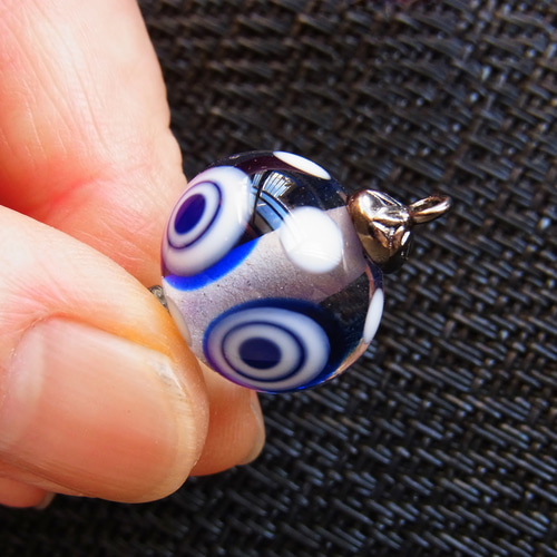 とんぼ玉No.1 目玉のような柄が楽しいとんぼ玉 ナザールボンジュウの