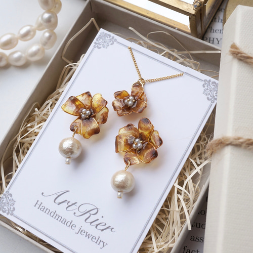 べっ甲フラワーjewelryピアス/イヤリング ピアス（スタッド・一粒