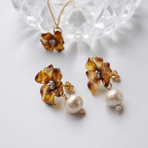 べっ甲フラワーjewelryピアス/イヤリング ピアス（スタッド・一