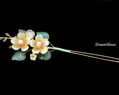 秋花のかんざし*蝶貝*天然石*簪*着物和装 かんざし dreamhouse 通販|Creema(クリーマ) 16708853 秋花のかんざし*蝶貝*天然石*簪*着物和装 かんざし dreamhouse 通販|Creema(クリーマ) 16708853