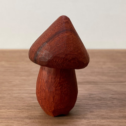 木彫り きのこ 置物 オブジェ（木材：パドウク）（No.T1020） 8枚目の画像
